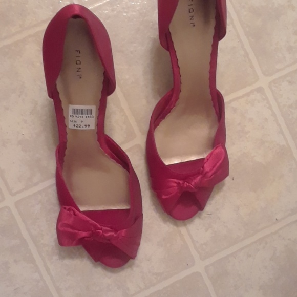 Fioni Red Lexington Shoes - Picture 4 of 5